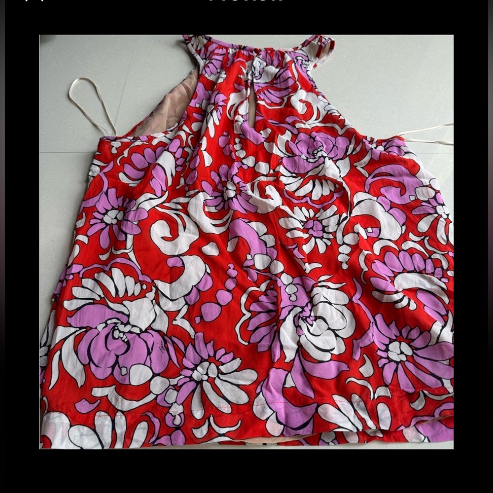 Beautiful design in the front. Fits very comfortably. 92% silk